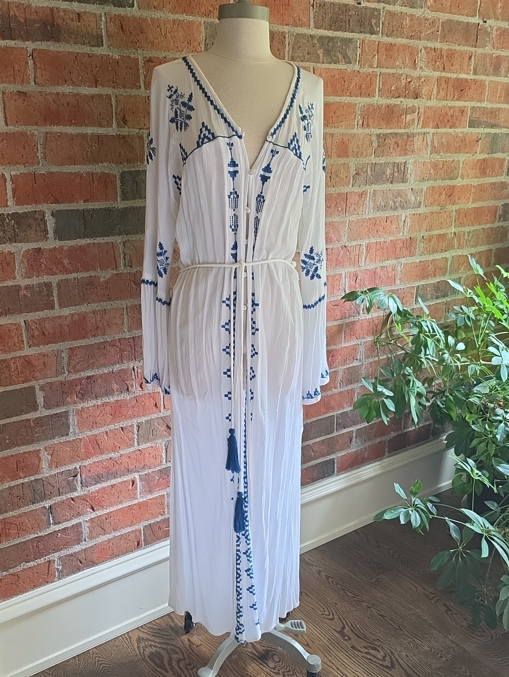 World Market Vintage Blue And White Embroidered Maxi Robe With Tassle Tie L/XL
